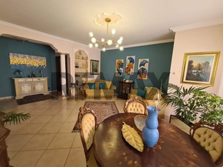 Appartamento in Vendita a Trapani, 630'000&euro;, 380 m²