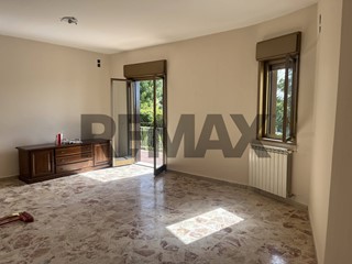 Appartamento in Affitto a Sant'Agata li Battiati, 750&euro;, 124 m²