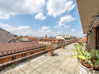 Attico in Vendita a Torino, 750'000&euro;, 240 m²