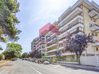 Trilocale in Vendita a Pomezia, 159'000&euro;, 72 m²
