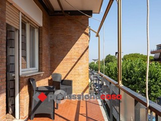 Trilocale in Vendita a Pomezia, 158'000&euro;, 70 m², con Box