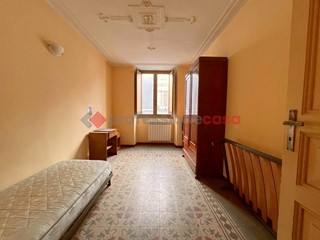 Appartamento in Vendita a Catania, 150'000&euro;, 180 m²