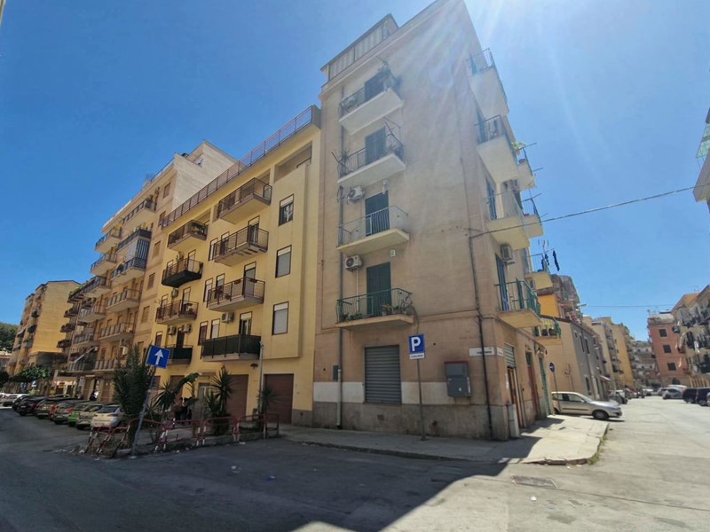 Quadrilocale in Affitto a Palermo, 590&euro;, 110 m²