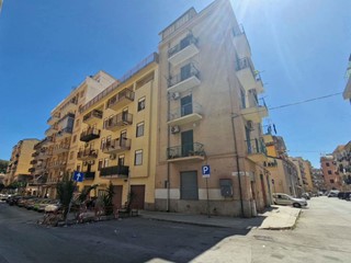 Quadrilocale in Affitto a Palermo, 590&euro;, 110 m²