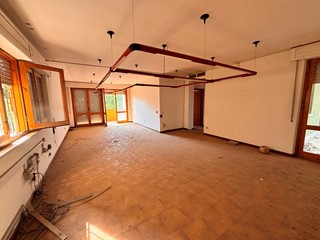 Quadrilocale in Vendita a Carbonia, 78'000&euro;, 136 m²