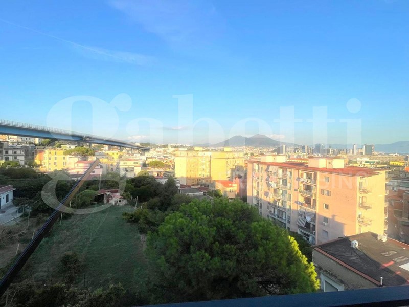 Trilocale in Affitto a Napoli, 1'500&euro;, 95 m², arredato