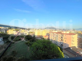 Trilocale in Affitto a Napoli, 1'500&euro;, 95 m², arredato