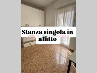 Appartamento in Affitto a Verona, 350&euro;, 9 m², arredato