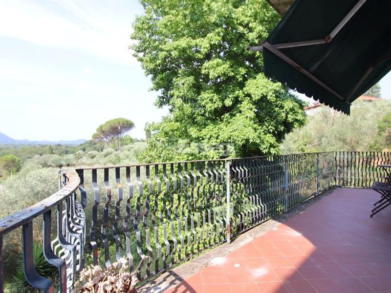 Appartamento in Vendita a Lucca, zona Nord, 490'000&euro;, 300 m², con Box