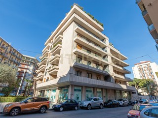 Appartamento in Vendita a Catania, 720'000&euro;, 212 m², arredato, con Box