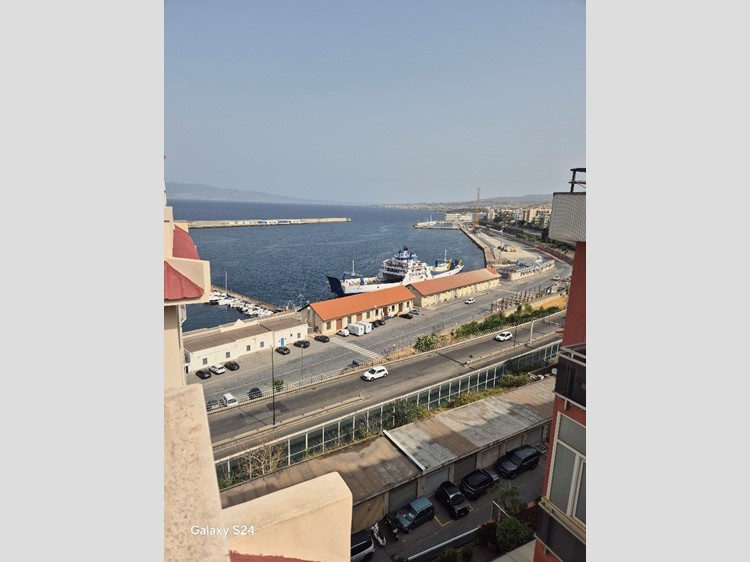 Appartamento in Affitto a Reggio Calabria, 800&euro;, 300 m², arredato