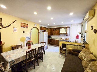 Trilocale in Vendita a Napoli, 180'000&euro;, 100 m²