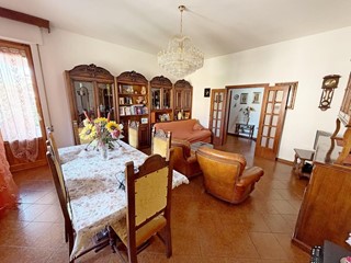 Quadrilocale in Vendita a Poggibonsi, 220'000&euro;, 130 m², con Box