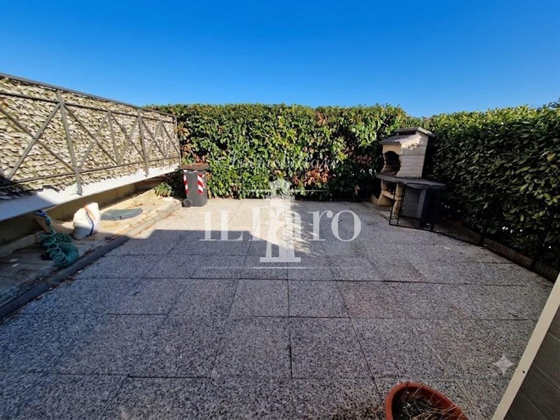 Trilocale in Vendita a Campi Bisenzio, zona San Donnino, 338'000&euro;, 110 m², arredato, con Box