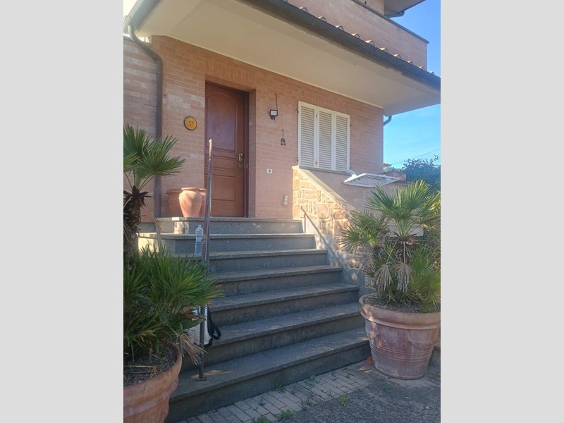 Trilocale in Vendita a Casciana Terme Lari, 160'000&euro;, 80 m², con Box
