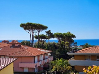 Appartamento in Vendita a Massa, zona Marina di Massa, 580'000&euro;, 135 m², arredato