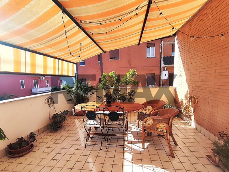 Quadrilocale in Vendita a Roma, 215'000&euro;, 128 m²