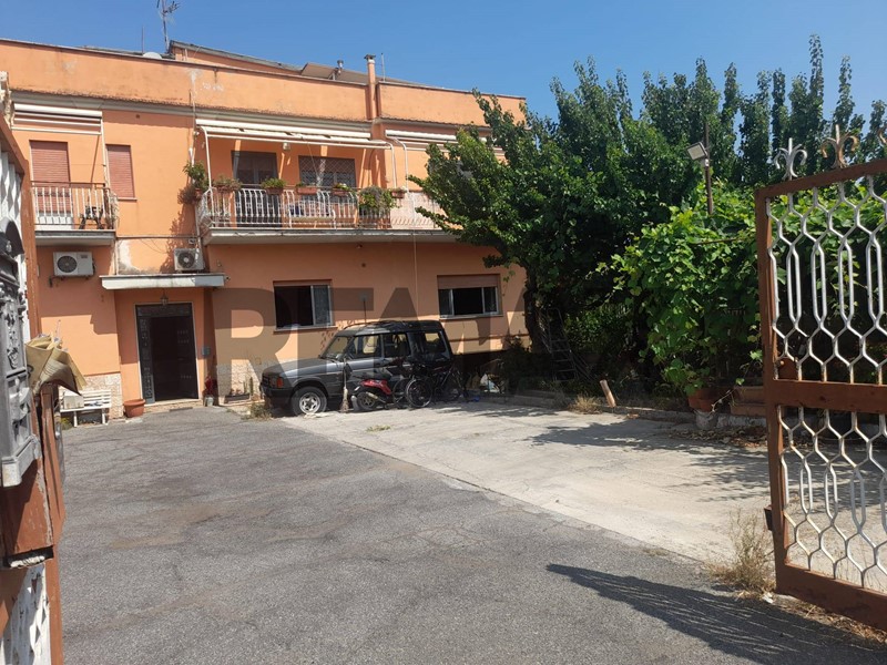 Quadrilocale in Vendita a Roma, 219'000&euro;, 87 m²