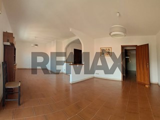 Appartamento in Vendita a Paternò, 105'000&euro;, 132 m²