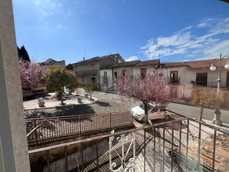 Appartamento in Vendita a Pesco Sannita, 48'000&euro;, 140 m²