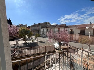 Appartamento in Vendita a Pesco Sannita, 48'000&euro;, 140 m²