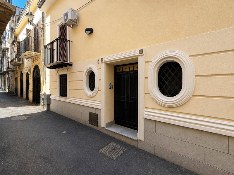 Trilocale in Vendita a Palermo, 95'000&euro;, 53 m²