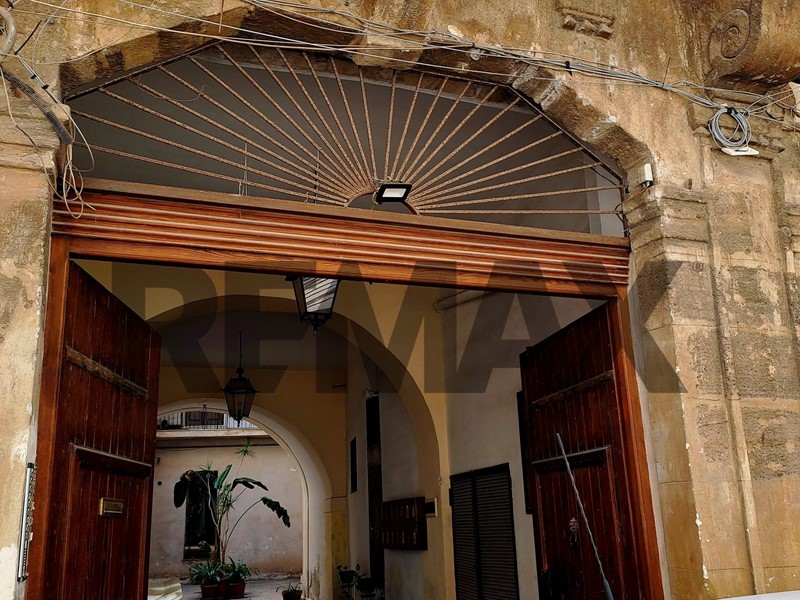Appartamento in Affitto a Palermo, 800&euro;, 121 m²