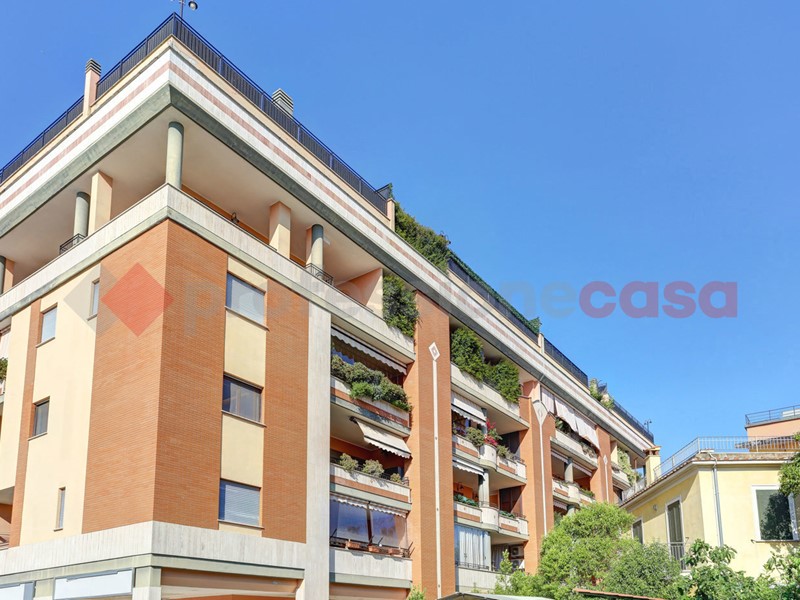 Trilocale in Vendita a Latina, 238'000&euro;, 80 m², con Box
