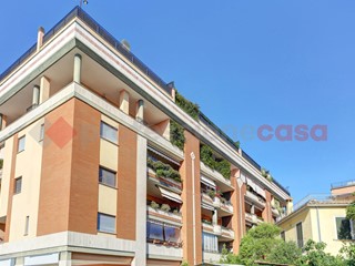 Trilocale in Vendita a Latina, 238'000&euro;, 80 m², con Box
