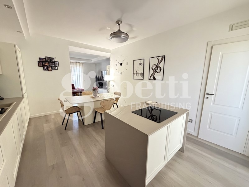 Trilocale in Vendita a Marano di Napoli, 249'000&euro;, 90 m², arredato