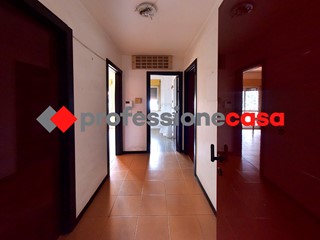Quadrilocale in Vendita a San Nicola la Strada, 175'000&euro;, 140 m², con Box