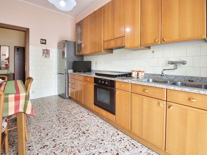 Trilocale in Vendita a Nova Milanese, 180'000&euro;, 95 m², con Box