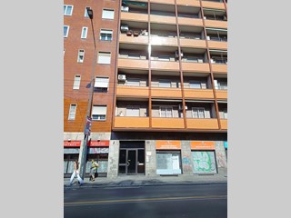 Bilocale in Vendita a Milano, 180'000&euro;, 54 m²