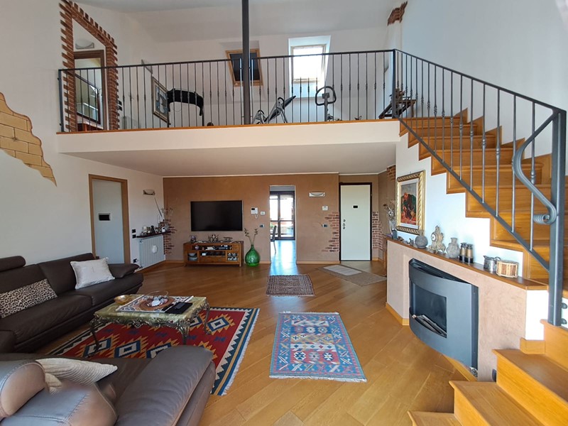 Attico in Vendita a Mesero, 395'000&euro;, 230 m², con Box