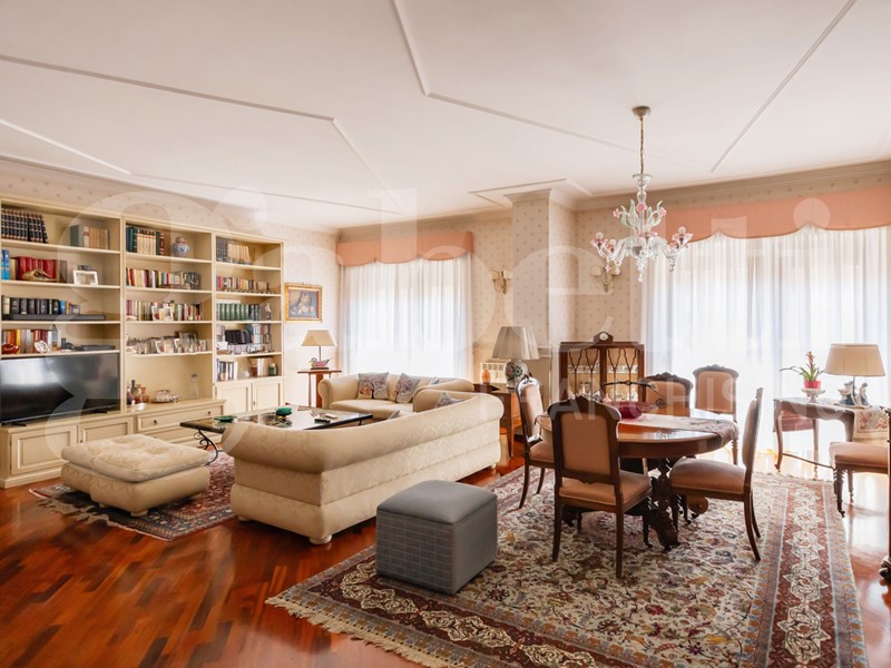 Appartamento in Vendita a Roma, 850'000&euro;, 201 m²