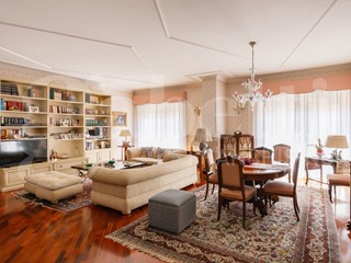 Appartamento in Vendita a Roma, 850'000&euro;, 201 m²