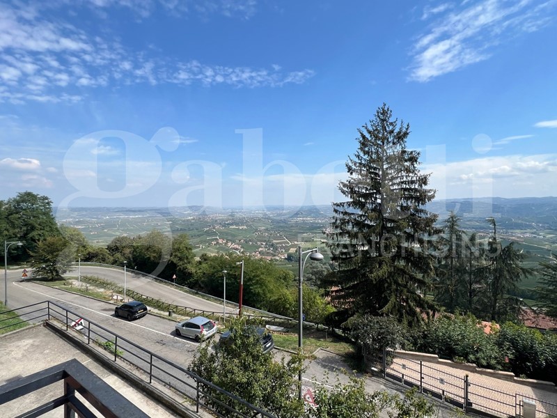 Trilocale in Vendita a La Morra, 138'000&euro;, 70 m², con Box
