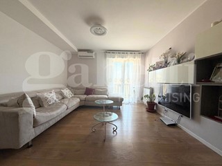 Trilocale in Vendita a Assisi, 118'000&euro;, 100 m², con Box