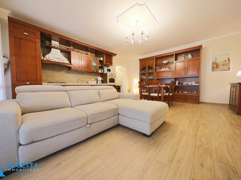 Trilocale in Vendita a Taranto, zona Lama, 128'000&euro;, 87 m², arredato
