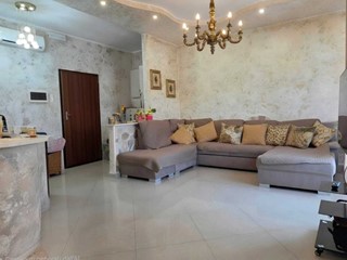 Quadrilocale in Vendita a Sissa Trecasali, zona Viarolo, 185'000&euro;, 130 m², con Box