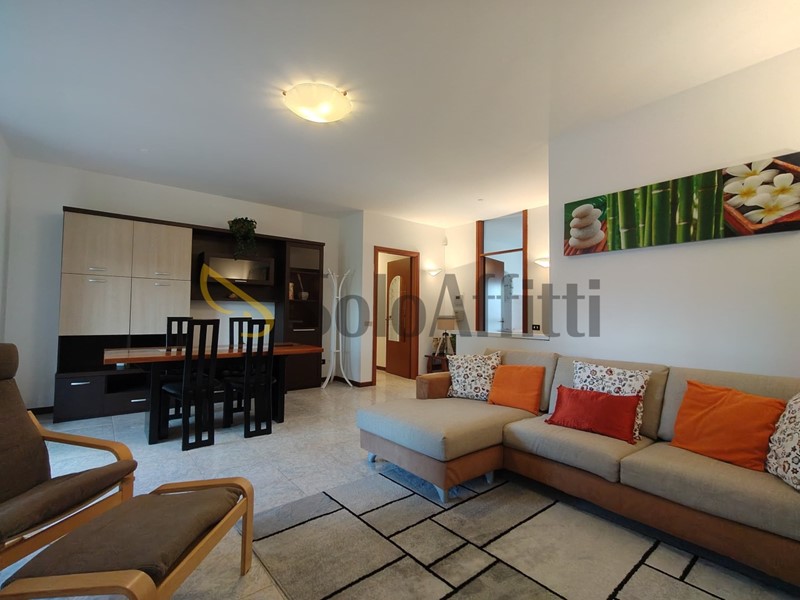 Quadrilocale in Affitto a Gallarate, zona Ronchi, 1'200&euro;, 120 m², arredato, con Box