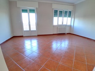 Appartamento in Vendita a Lucca, zona Sant'Anna, 290'000&euro;, 95 m², con Box