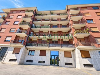 Quadrilocale in Vendita a Rivoli, 135'000&euro;, 95 m², con Box
