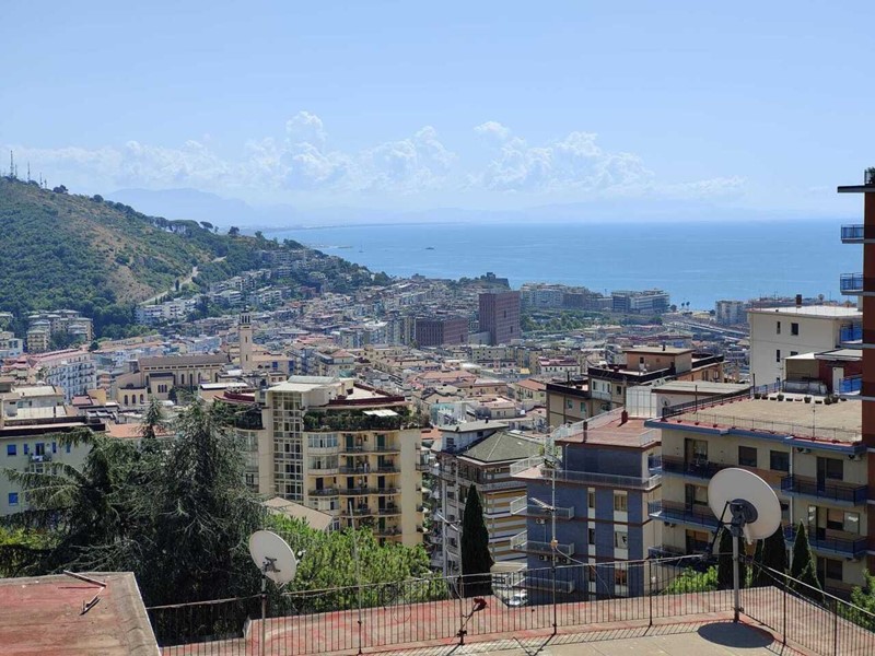 Appartamento in Vendita a Salerno, 330'000&euro;, 130 m², con Box