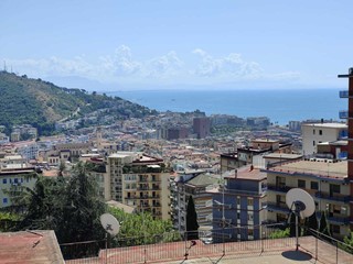 Appartamento in Vendita a Salerno, 330'000&euro;, 130 m², con Box