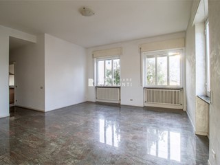 Trilocale in Vendita a Lecco, 168'000&euro;, 110 m²