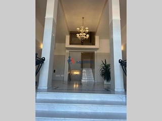 Appartamento in Vendita a Viareggio, 750'000&euro;, 145 m², arredato