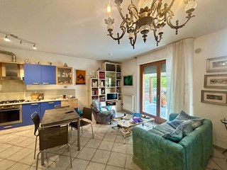 Trilocale in Vendita a Siena, zona Coroncina, 295'000&euro;, 71 m², arredato, con Box