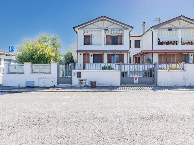 Appartamento in Vendita a Casciana Terme Lari, zona Quattro Strade, 195'000&euro;, 100 m², arredato, con Box