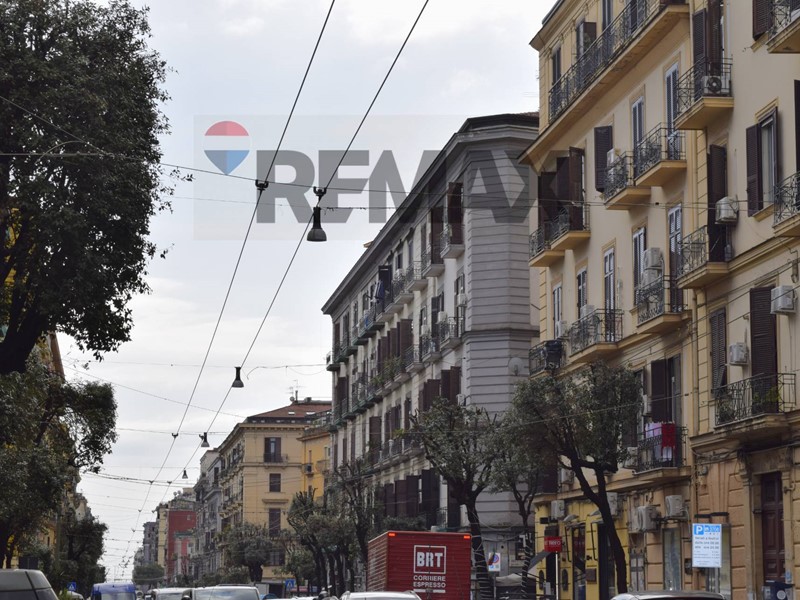 Quadrilocale in Vendita a Napoli, 239'000&euro;, 210 m²